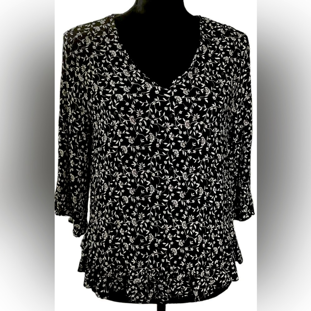 Gorgeous Cynthia Rowley black & white floral 3/4” sleeve size L shirt - Picture 1 of 6